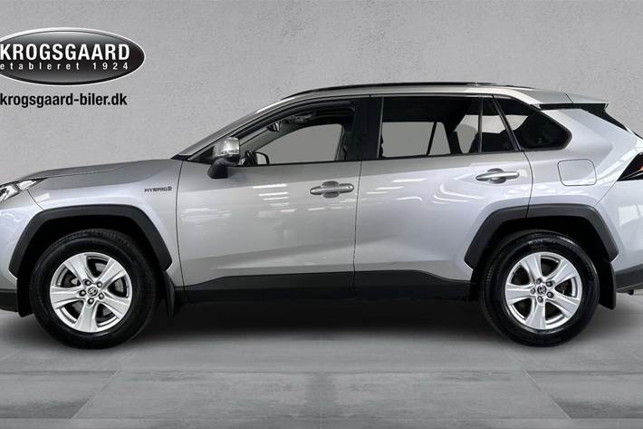 Sølv Toyota RAV4 fra 2020