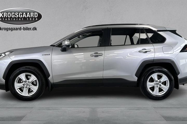 Sølv Toyota RAV4 fra 2020
