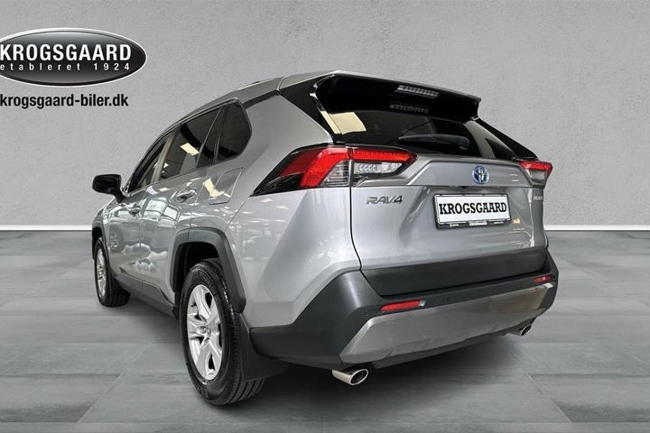 Sølv Toyota RAV4 fra 2020