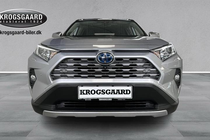 Sølv Toyota RAV4 fra 2020