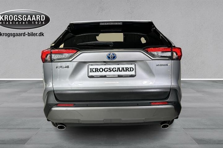 Sølv Toyota RAV4 fra 2020