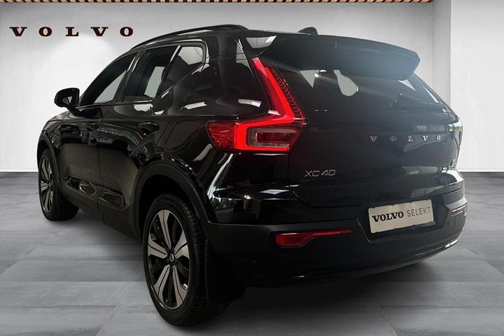 Sort Volvo XC40 fra 2023