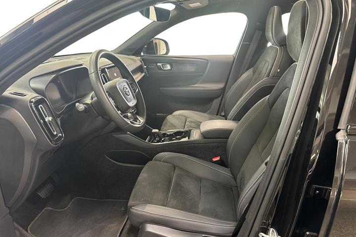 Sort Volvo XC40 fra 2023