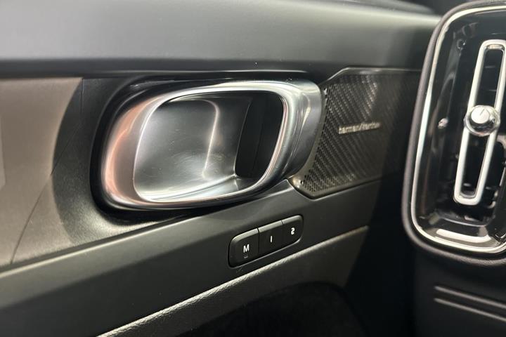 Sort Volvo XC40 fra 2023
