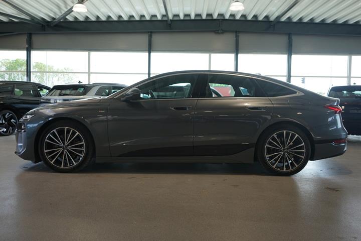 Grå Audi A6 e-tron fra 2025