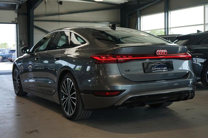 Grå Audi A6 e-tron fra 2025