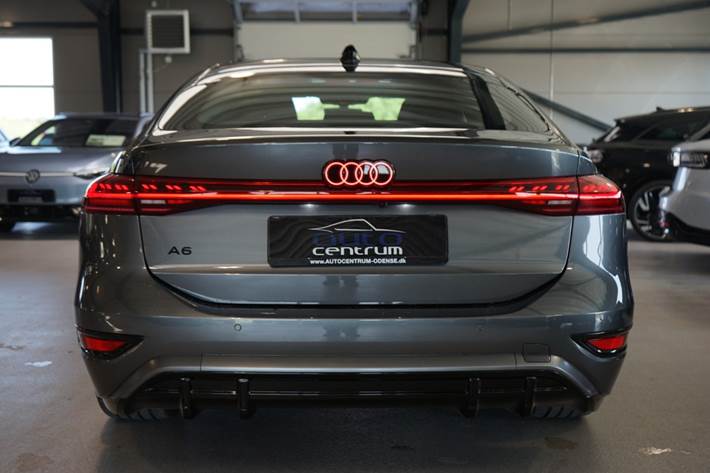 Grå Audi A6 e-tron fra 2025