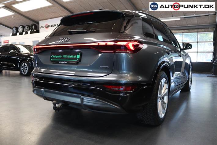 Grå Audi Q6 e-tron fra 2025