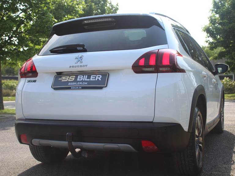 Peugeot 2008 1,2 PureTech 110 Prestige Sky