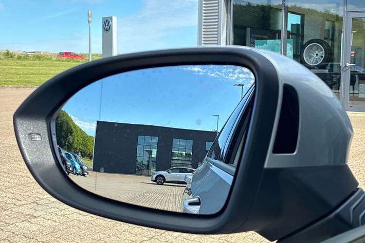 Sølv VW Golf VIII fra 2021