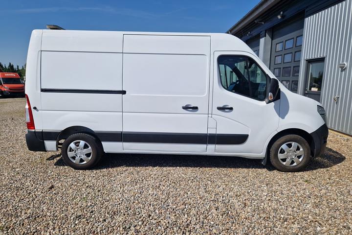 undefined Nissan NV400 fra 2021 set udefra