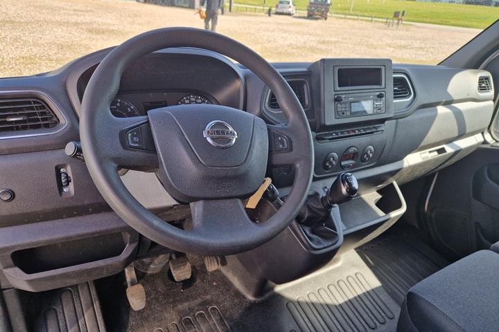 undefined Nissan NV400 fra 2021 set indefra