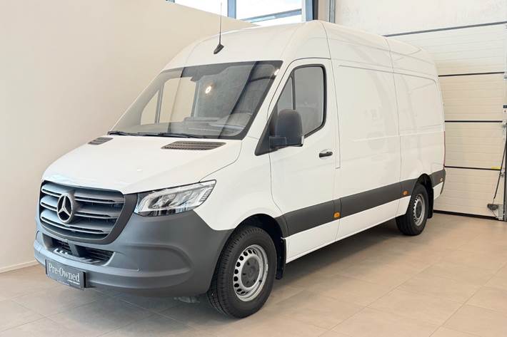 Hvid Mercedes Sprinter 317 fra 2024