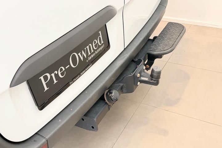 Hvid Mercedes Sprinter 317 fra 2024