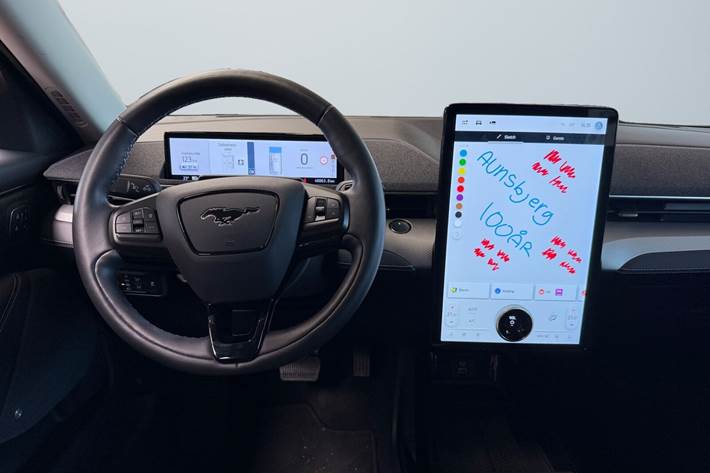 Rød Ford Mustang Mach-E fra 2021