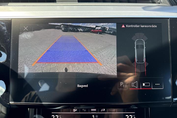 Grå Audi Q8 e-tron fra 2024