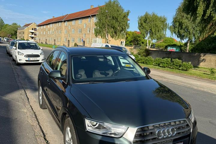 Grøn Audi Q3 fra 2018