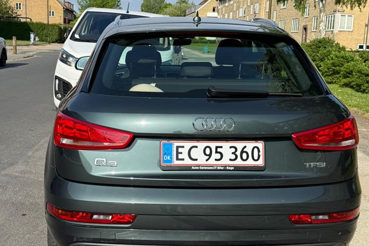 Grøn Audi Q3 fra 2018