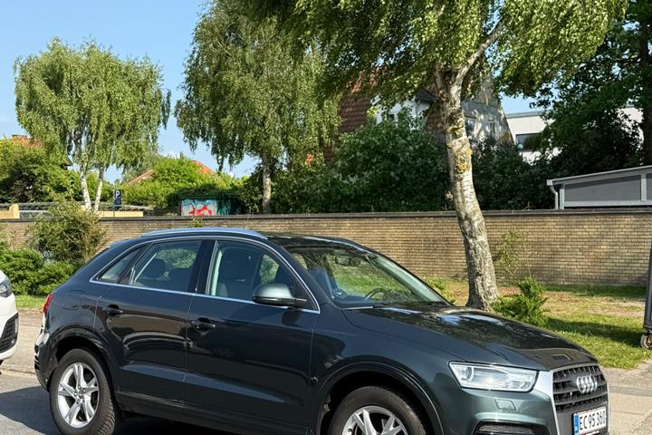 Grøn Audi Q3 fra 2018