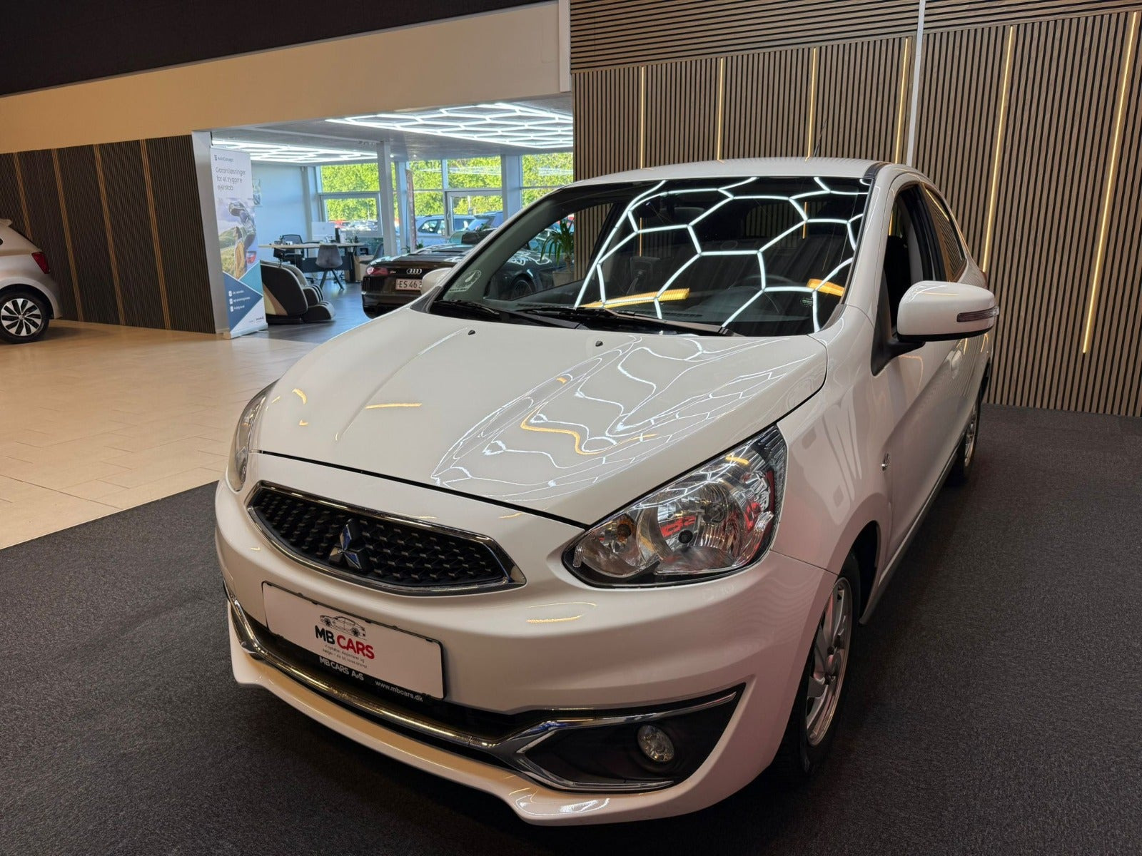 Hvid Mitsubishi Space Star fra 2020