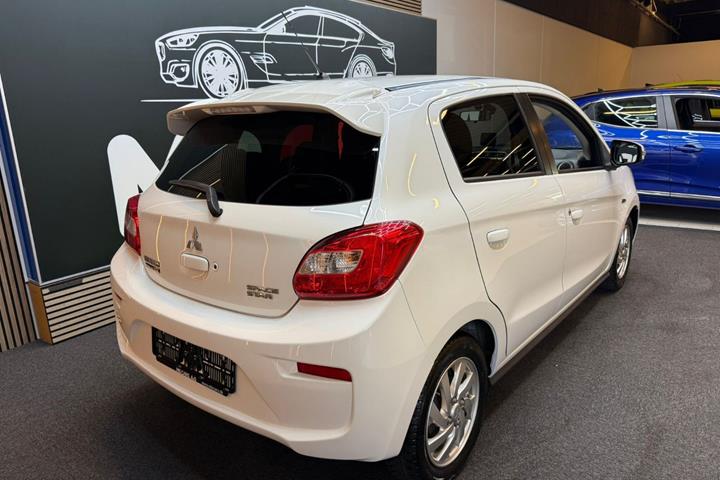 Hvid Mitsubishi Space Star fra 2020