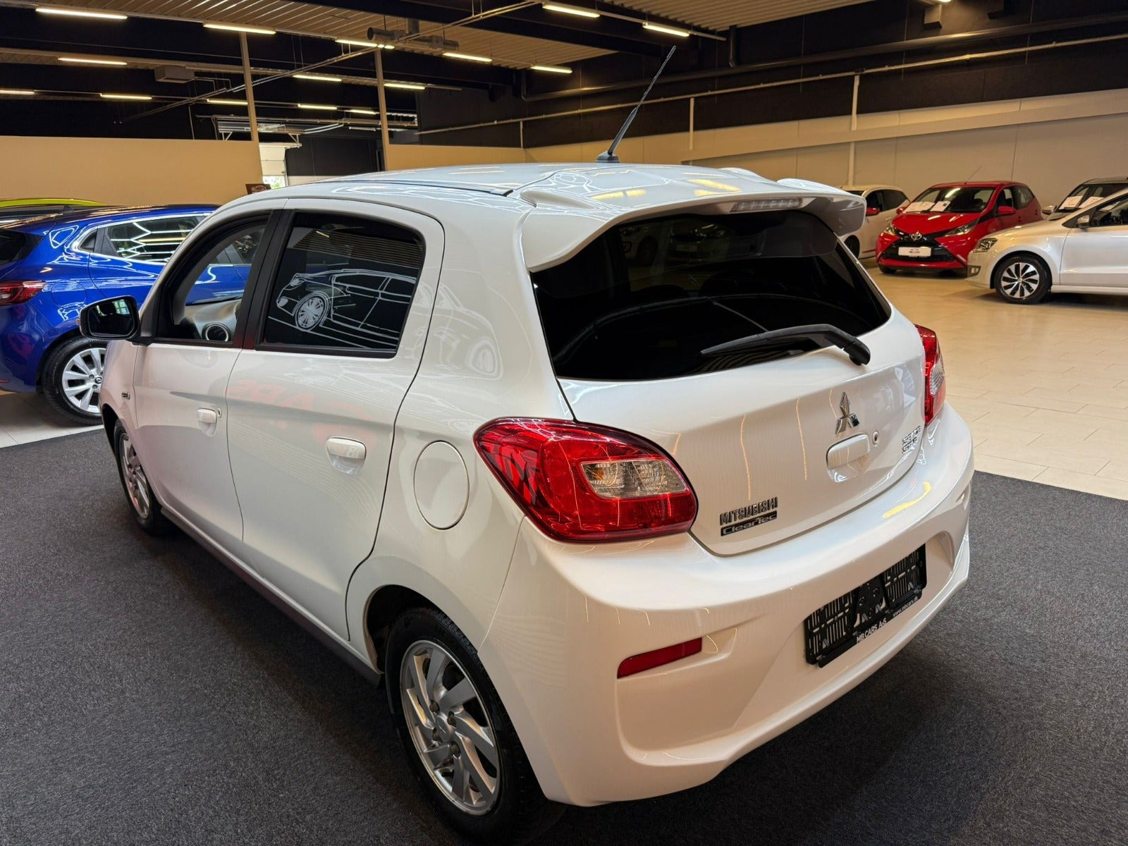 Hvid Mitsubishi Space Star fra 2020