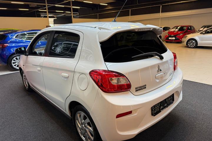 Hvid Mitsubishi Space Star fra 2020