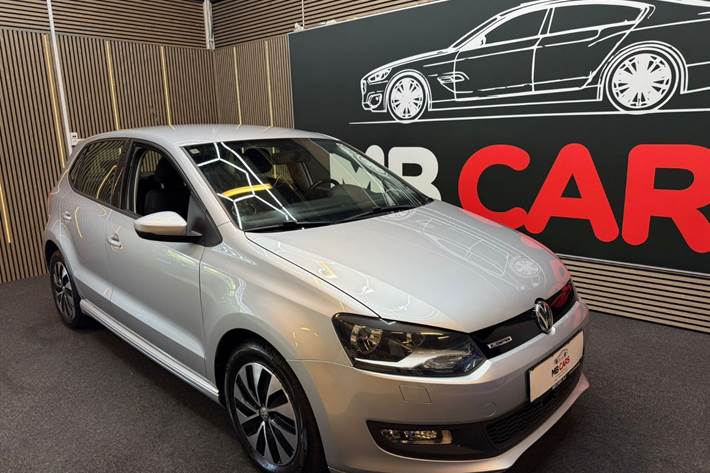Sølv VW Polo fra 2017 set udefra