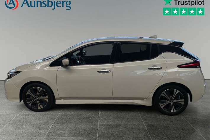 Hvid Nissan Leaf fra 2021