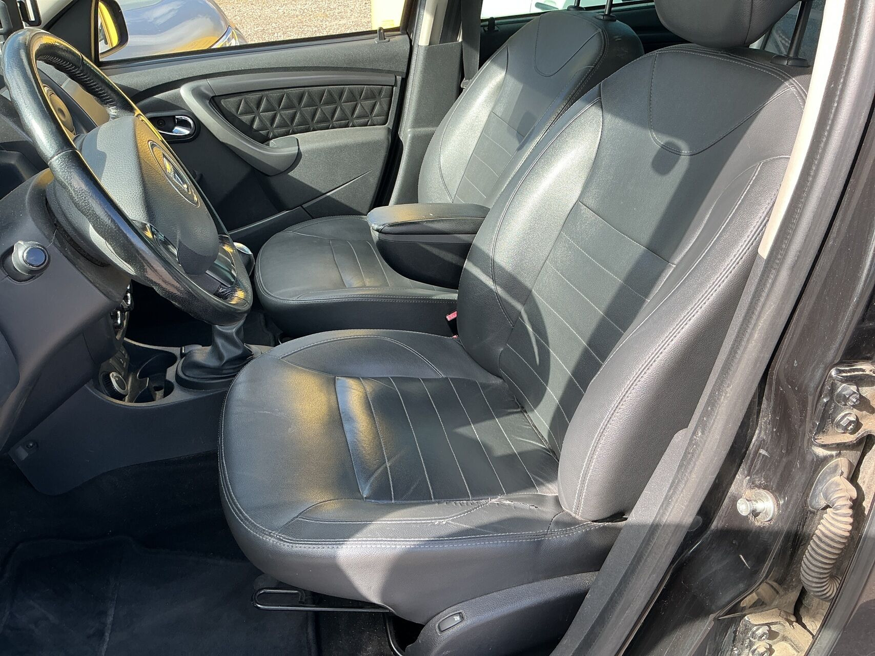 Sort Dacia Duster fra 2014