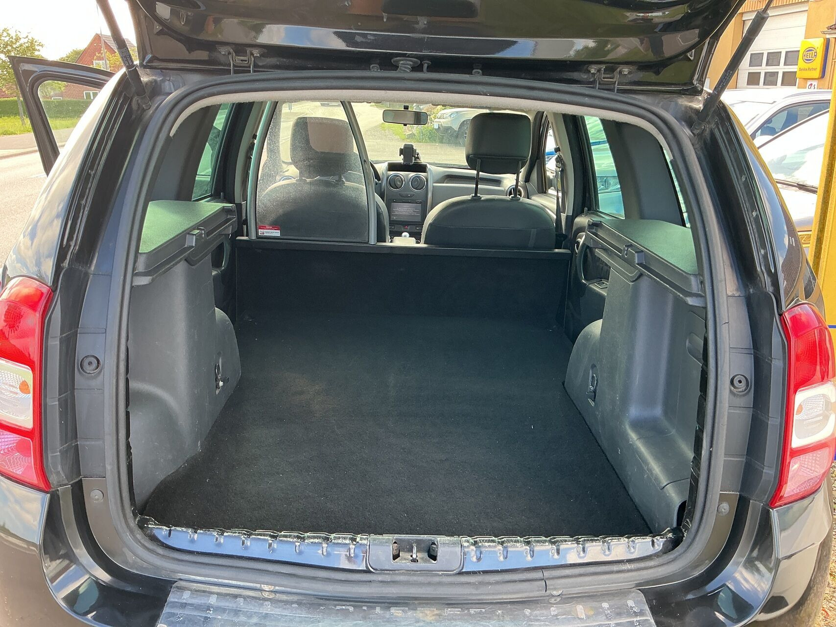 Sort Dacia Duster fra 2014