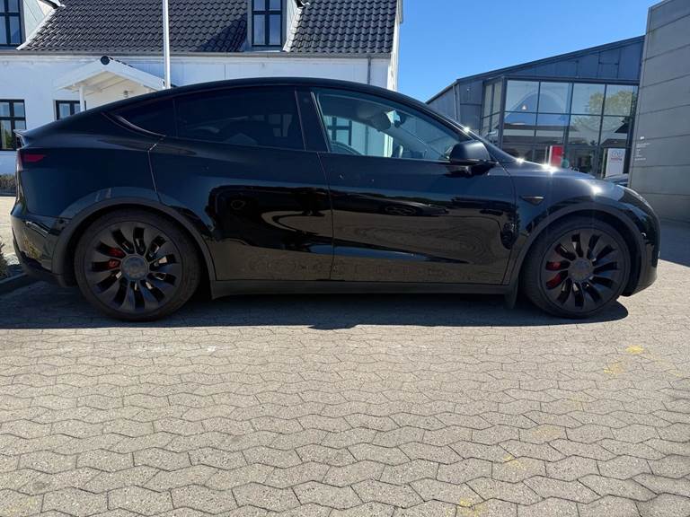 Tesla Model Y Performance AWD