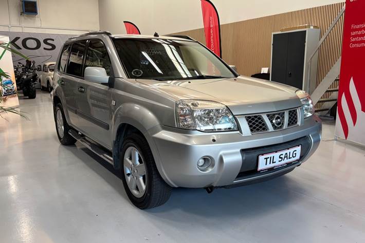 Sølv Nissan X-Trail fra 2004