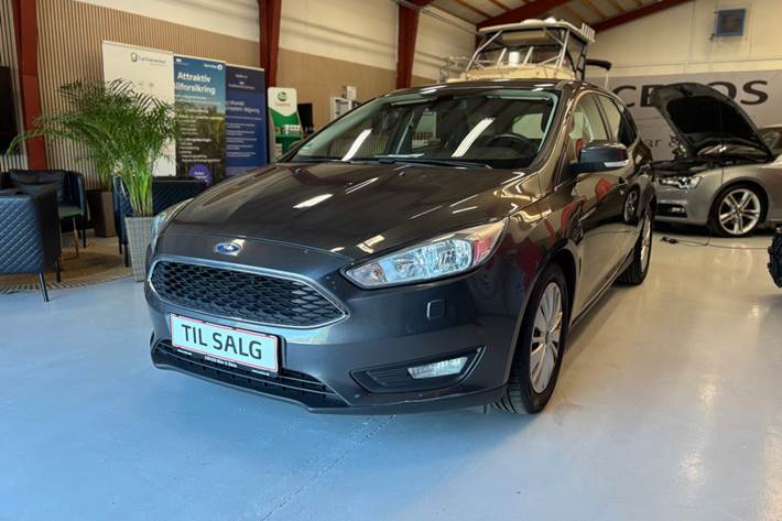 Grå Ford Focus fra 2015