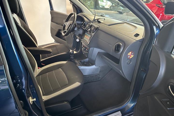 Blå Dacia Lodgy Stepway fra 2019