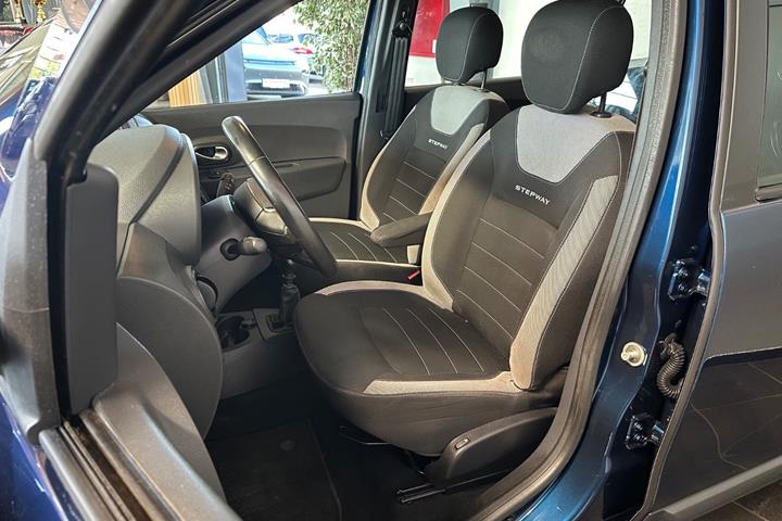 Blå Dacia Lodgy Stepway fra 2019