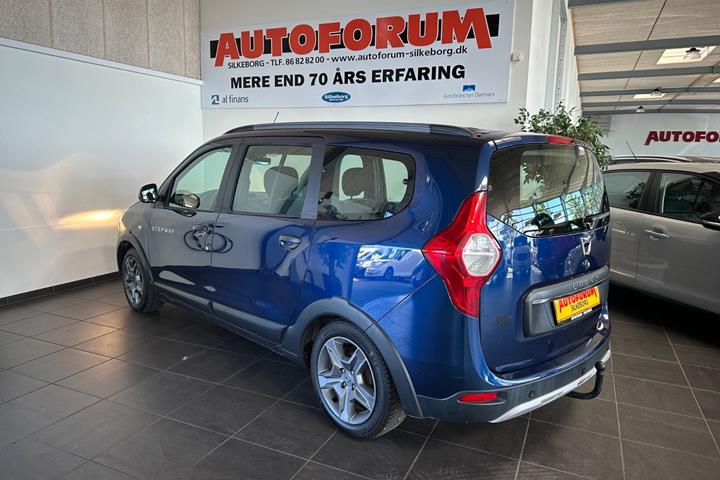 Blå Dacia Lodgy Stepway fra 2019