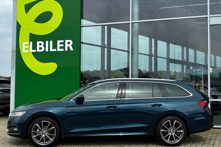 Blå Skoda Octavia fra 2024