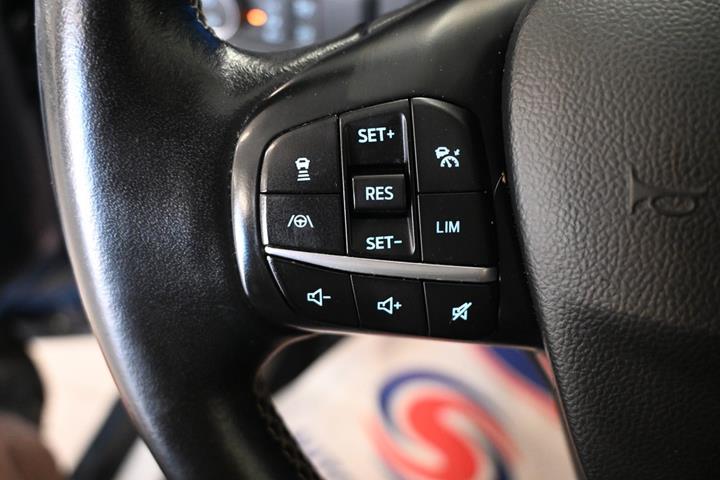 Grå Ford Kuga fra 2020