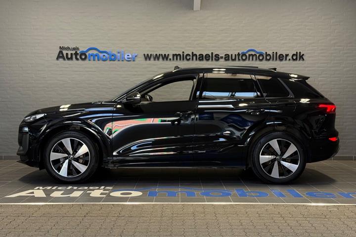 Sort Audi Q6 e-tron fra 2025