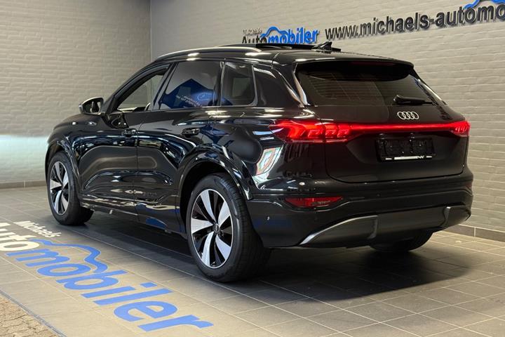 Sort Audi Q6 e-tron fra 2025