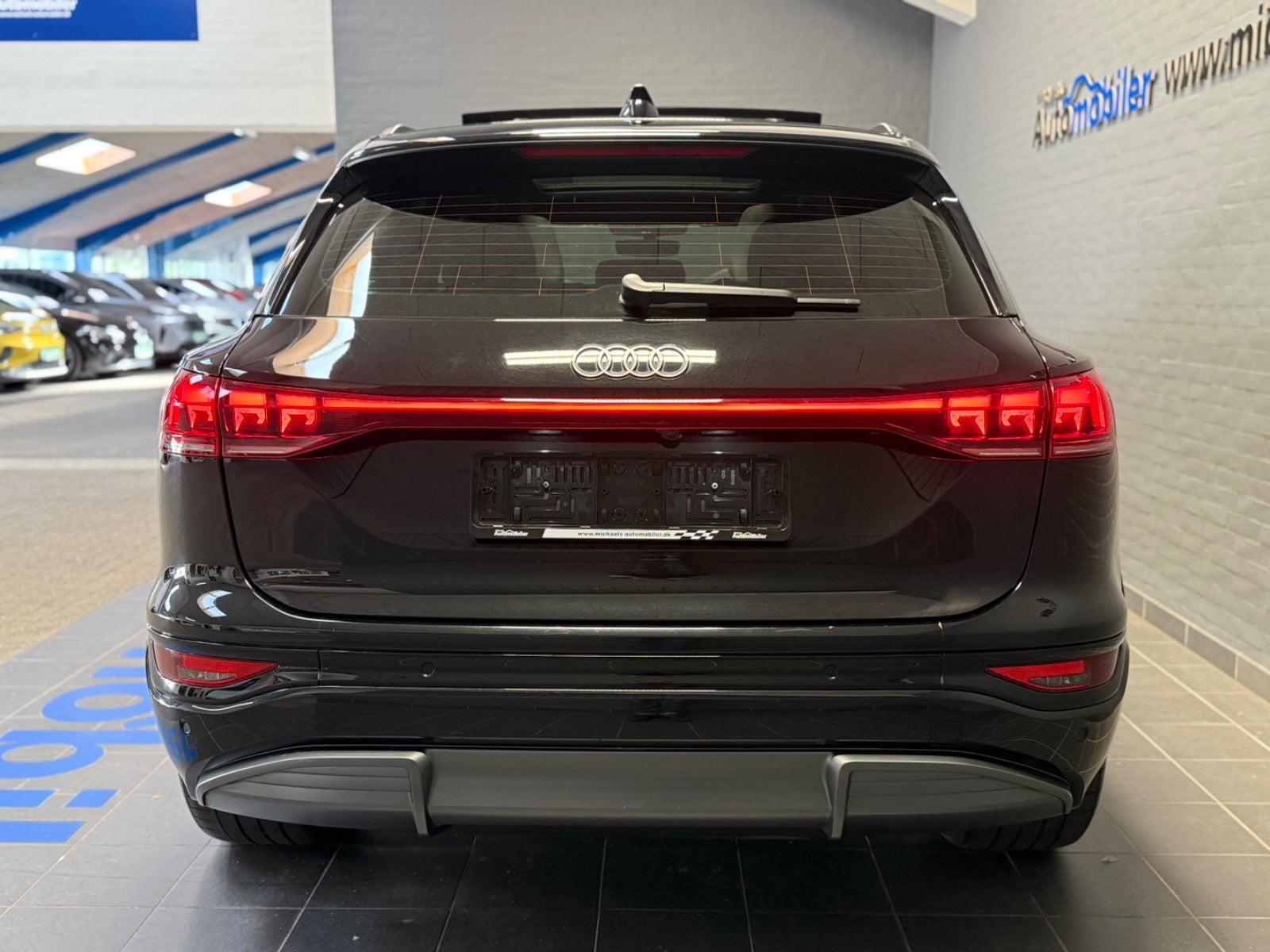 Sort Audi Q6 e-tron fra 2025