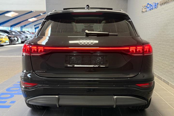 Sort Audi Q6 e-tron fra 2025