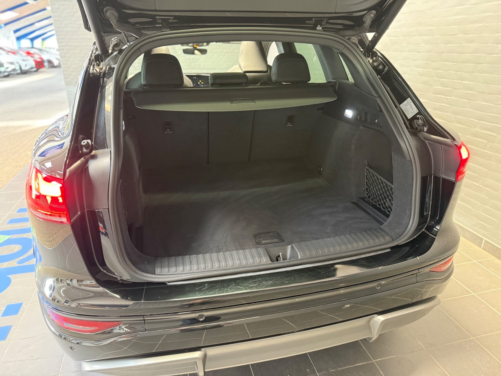 Sort Audi Q6 e-tron fra 2025