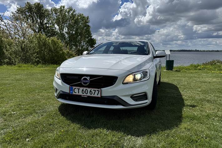 Hvid Volvo S60 fra 2017