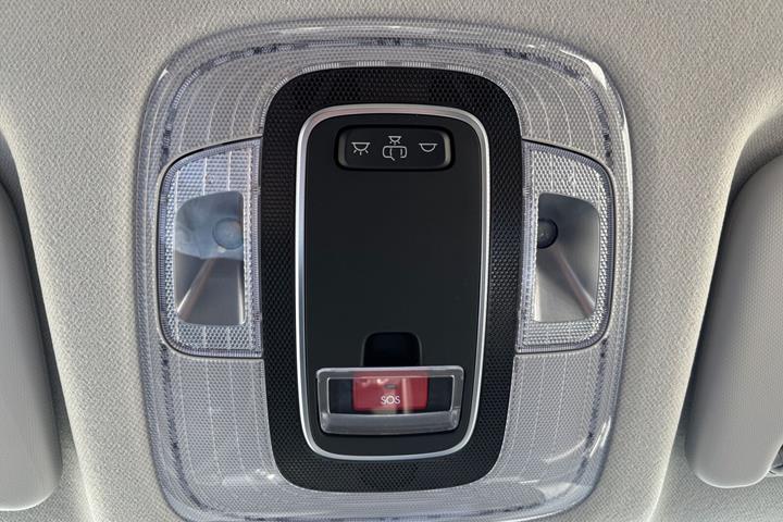Grå Hyundai Kona fra 2023