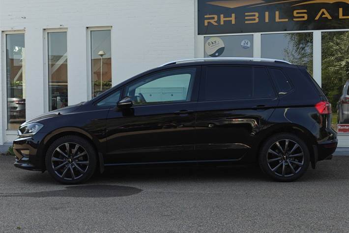 Sort VW Golf Sportsvan fra 2017