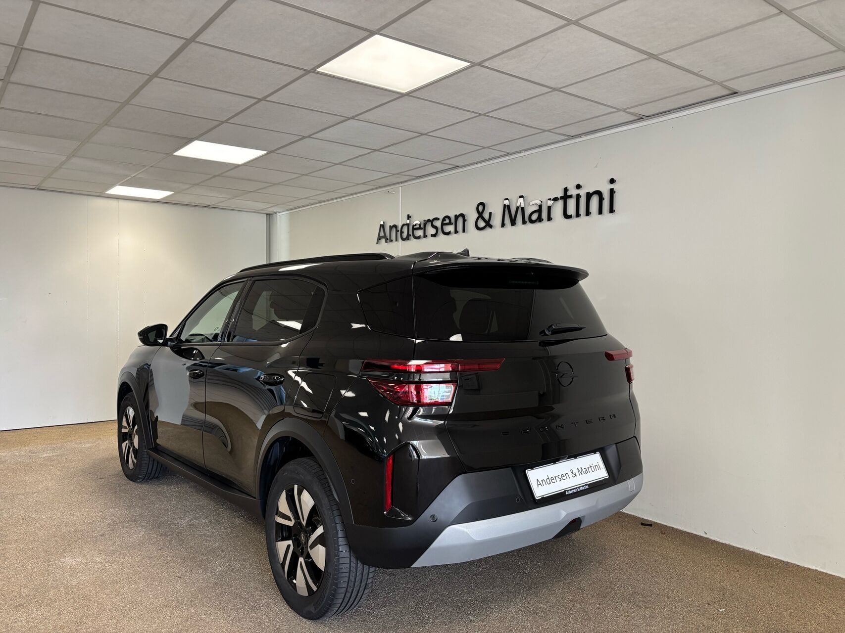 Sort Opel Frontera fra 2025