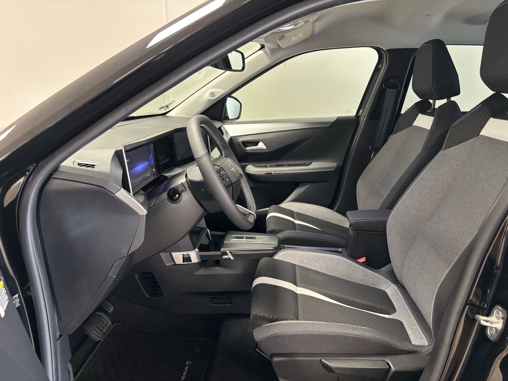 Sort Opel Frontera fra 2025