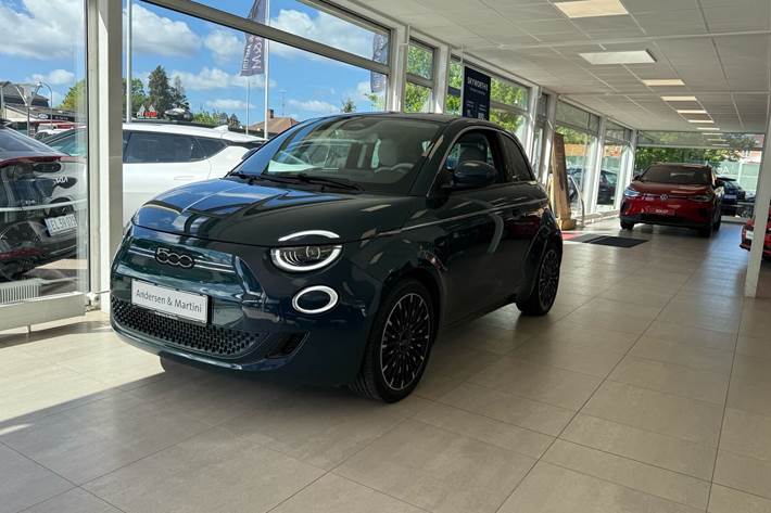 Grøn Fiat 500e fra 2023